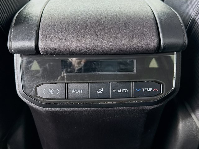 Vehicle image 30 of 32