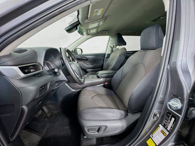 Vehicle image 16 of 32