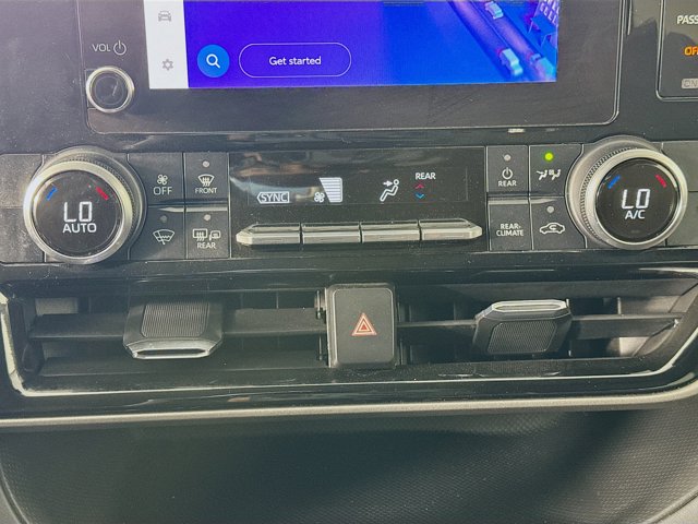 Vehicle image 26 of 32