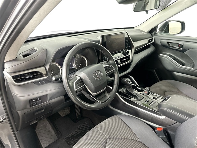Vehicle image 17 of 39