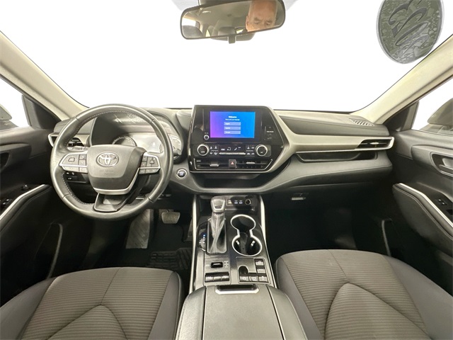 Vehicle image 10 of 39