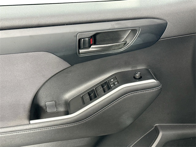 Vehicle image 23 of 39
