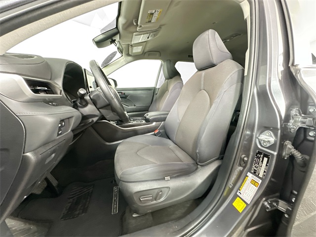 Vehicle image 16 of 39