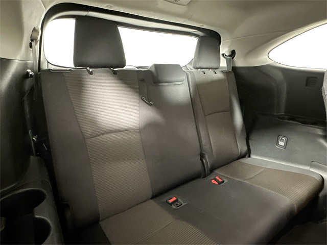 Vehicle image 27 of 39
