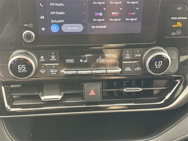 Vehicle image 13 of 39