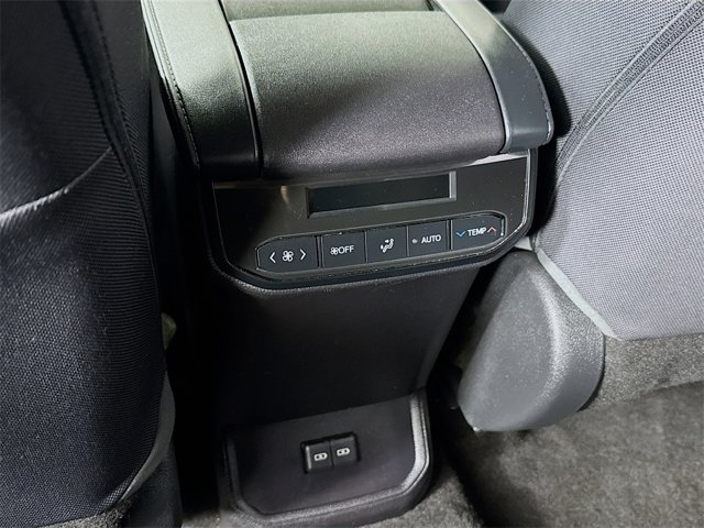 Vehicle image 19 of 22