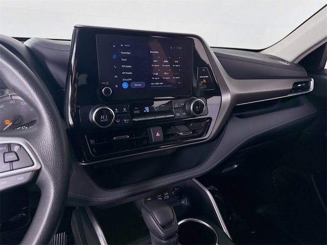 Vehicle image 13 of 22