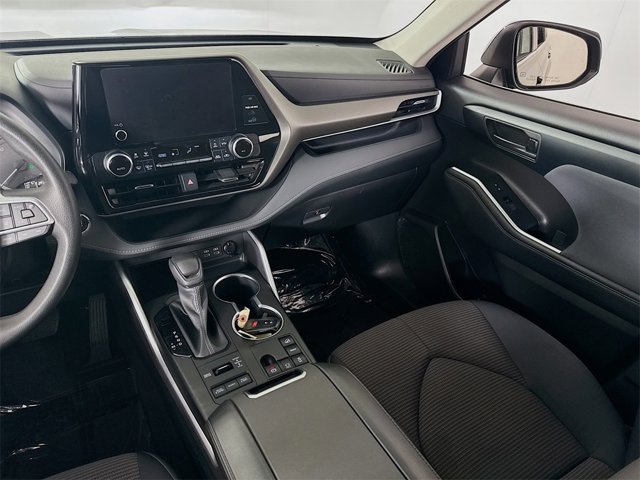 Vehicle image 17 of 22