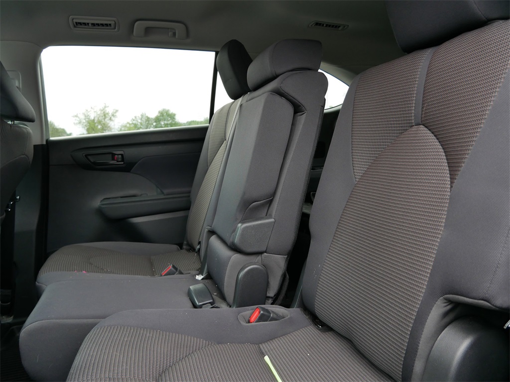 Vehicle image 8 of 12