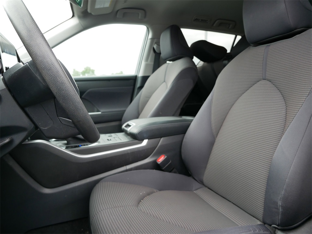 Vehicle image 9 of 12