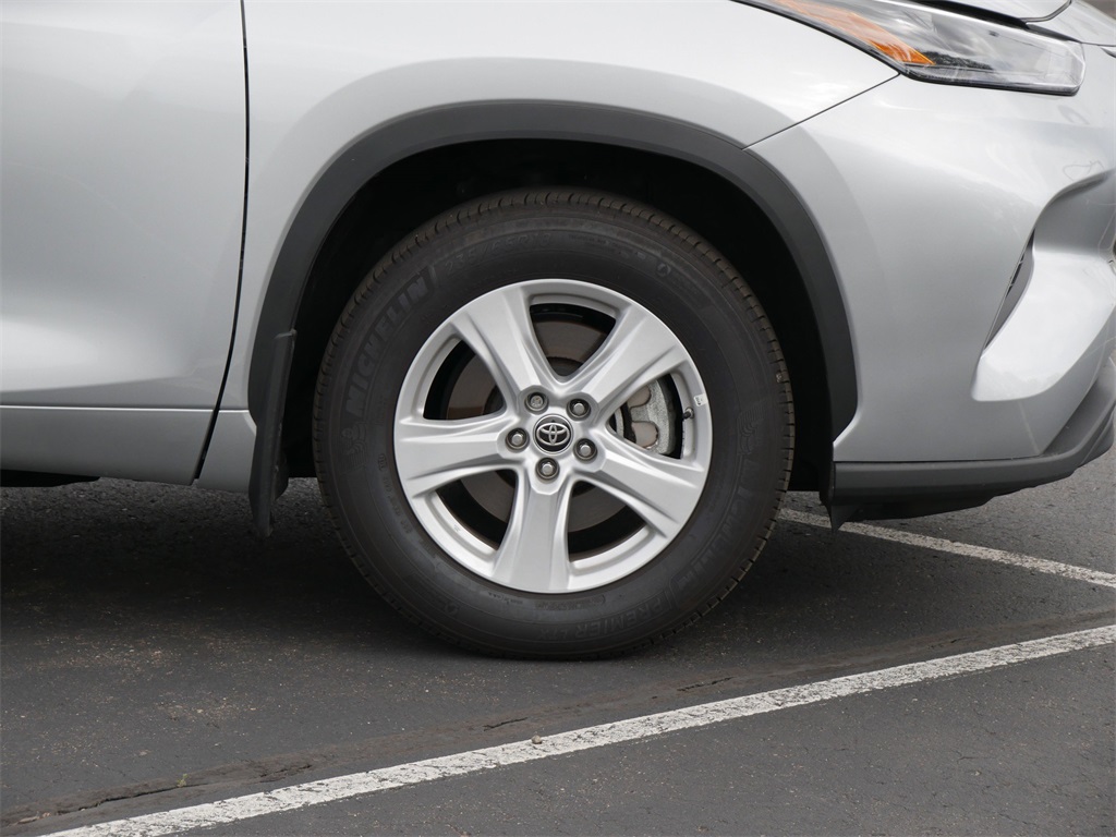 Vehicle image 7 of 12