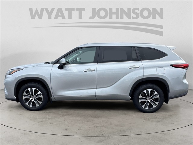 Vehicle image 8 of 29