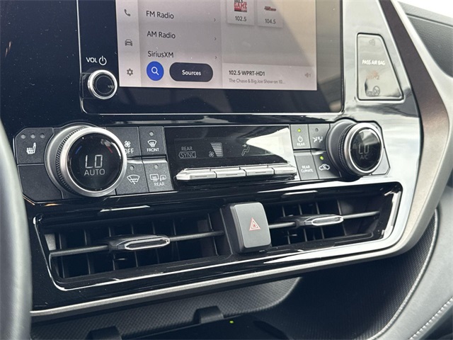 Vehicle image 21 of 29