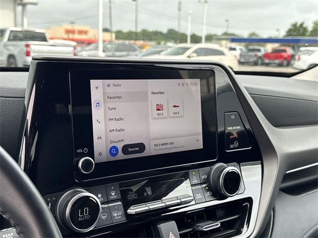 Vehicle image 23 of 29
