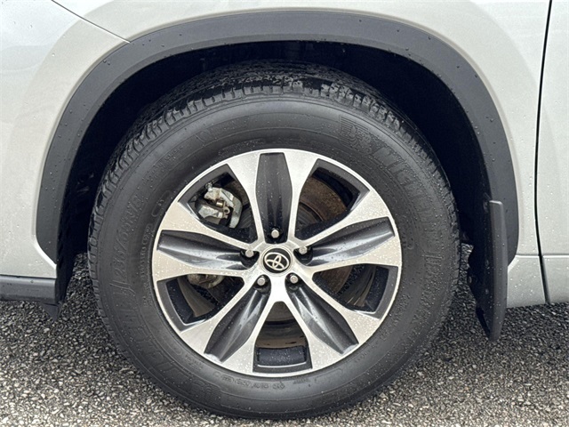 Vehicle image 10 of 29