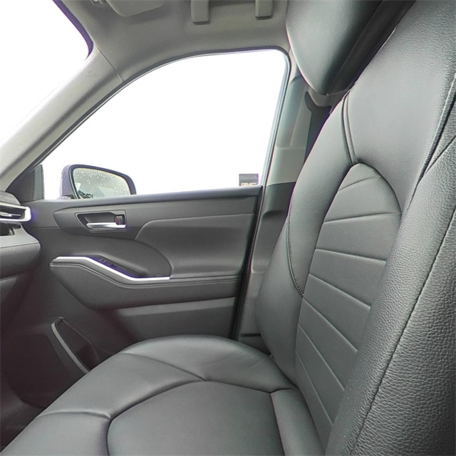 Vehicle image 13 of 29