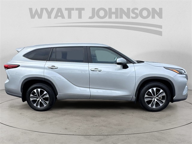 Vehicle image 4 of 29