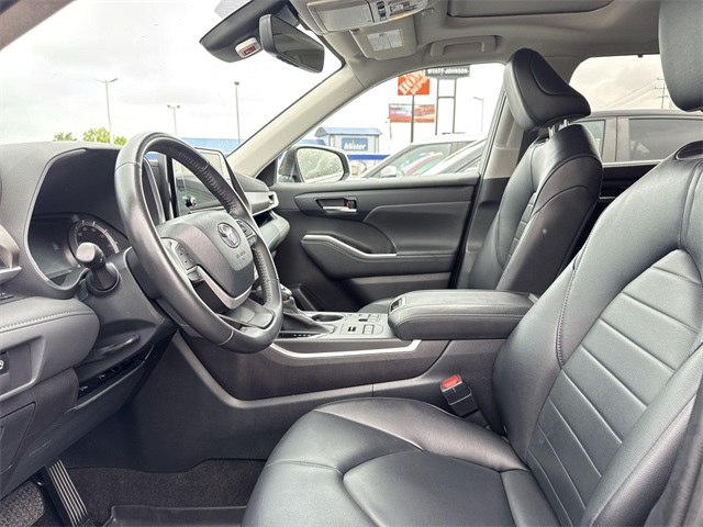 Vehicle image 26 of 29