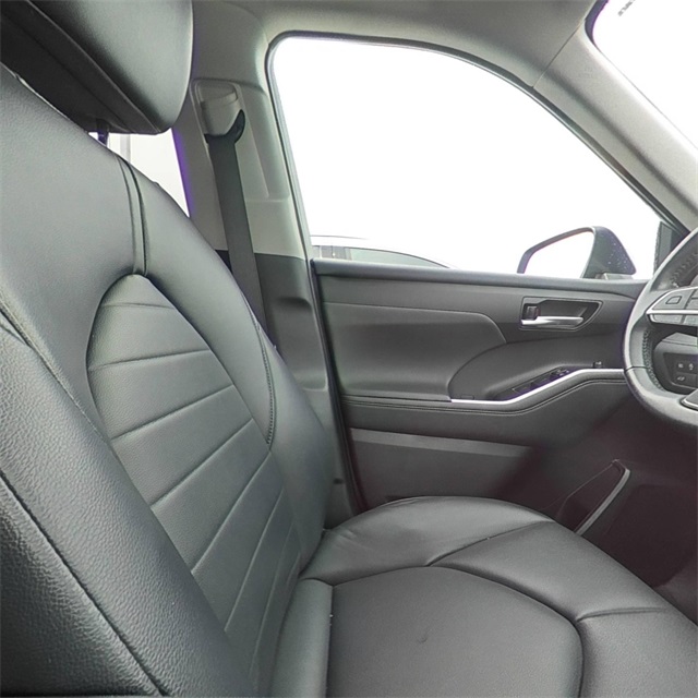 Vehicle image 16 of 29