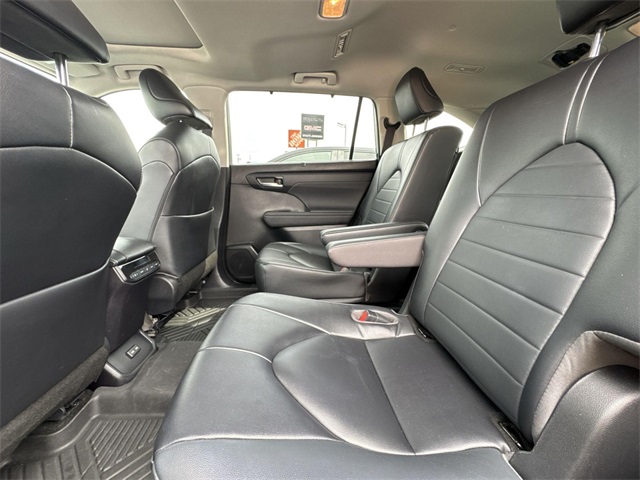 Vehicle image 14 of 29