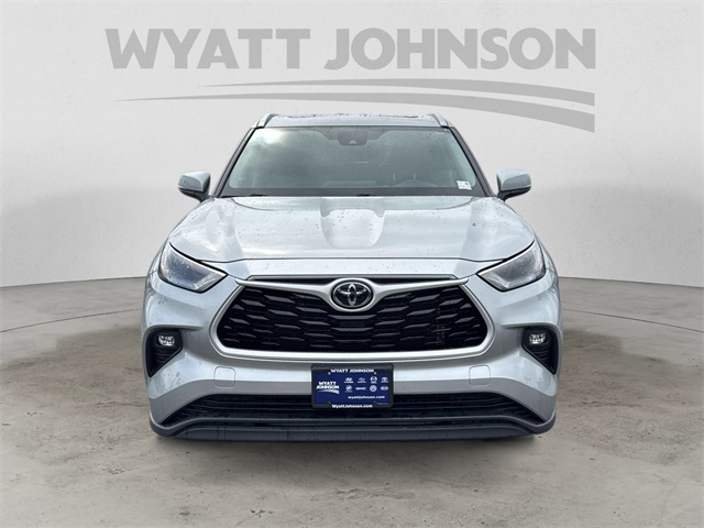 Vehicle image 2 of 29