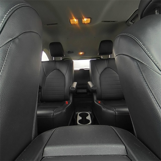 Vehicle image 28 of 29