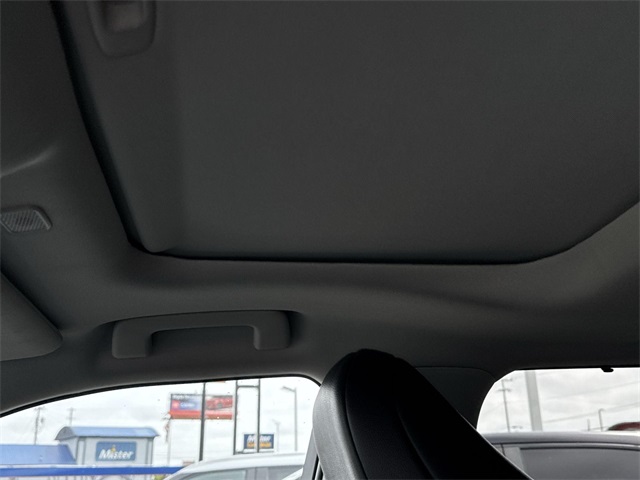 Vehicle image 25 of 29