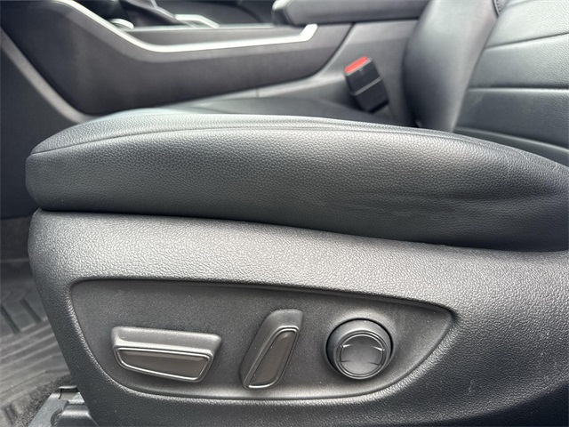 Vehicle image 27 of 29