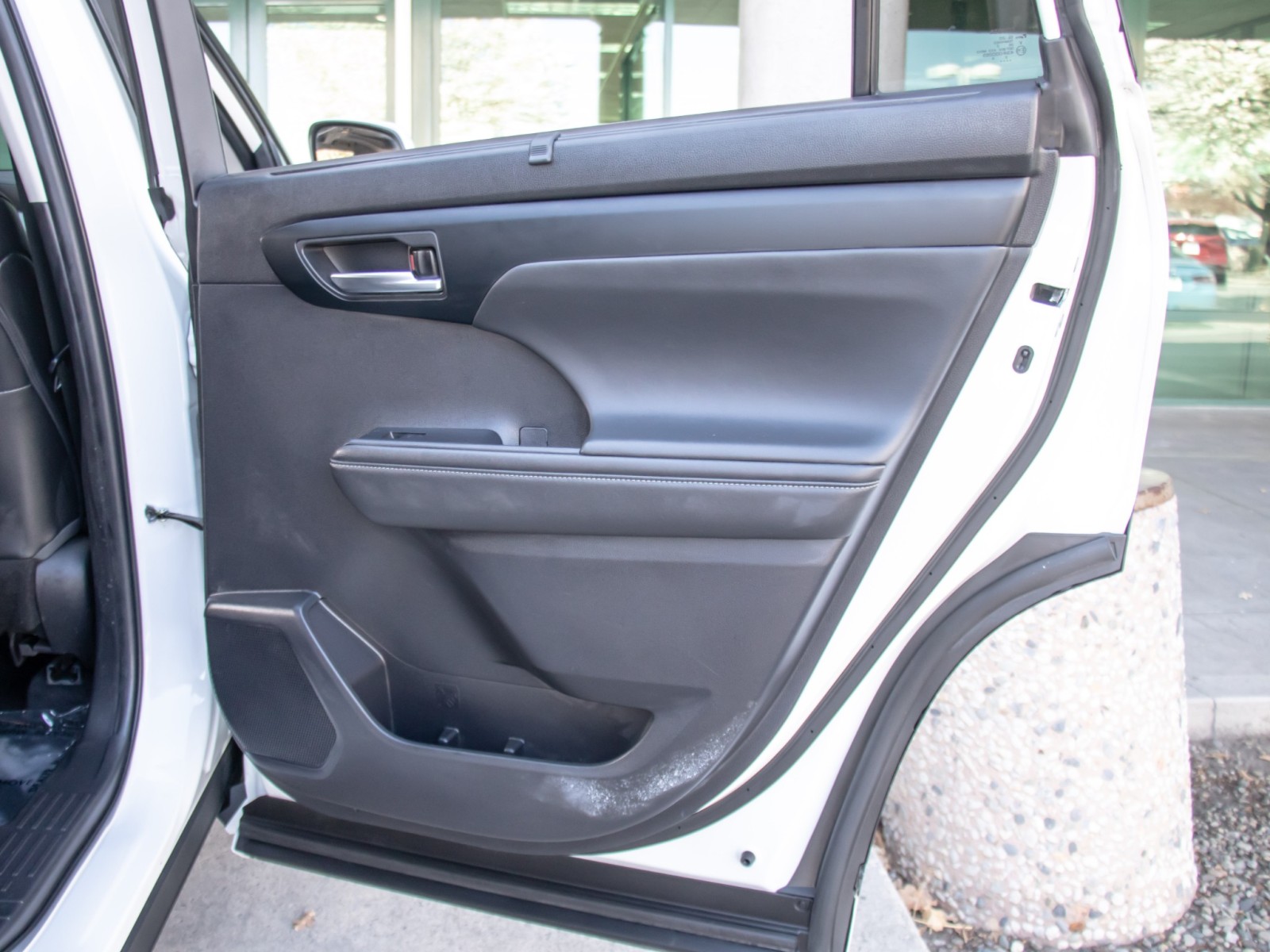 Vehicle image 24 of 26