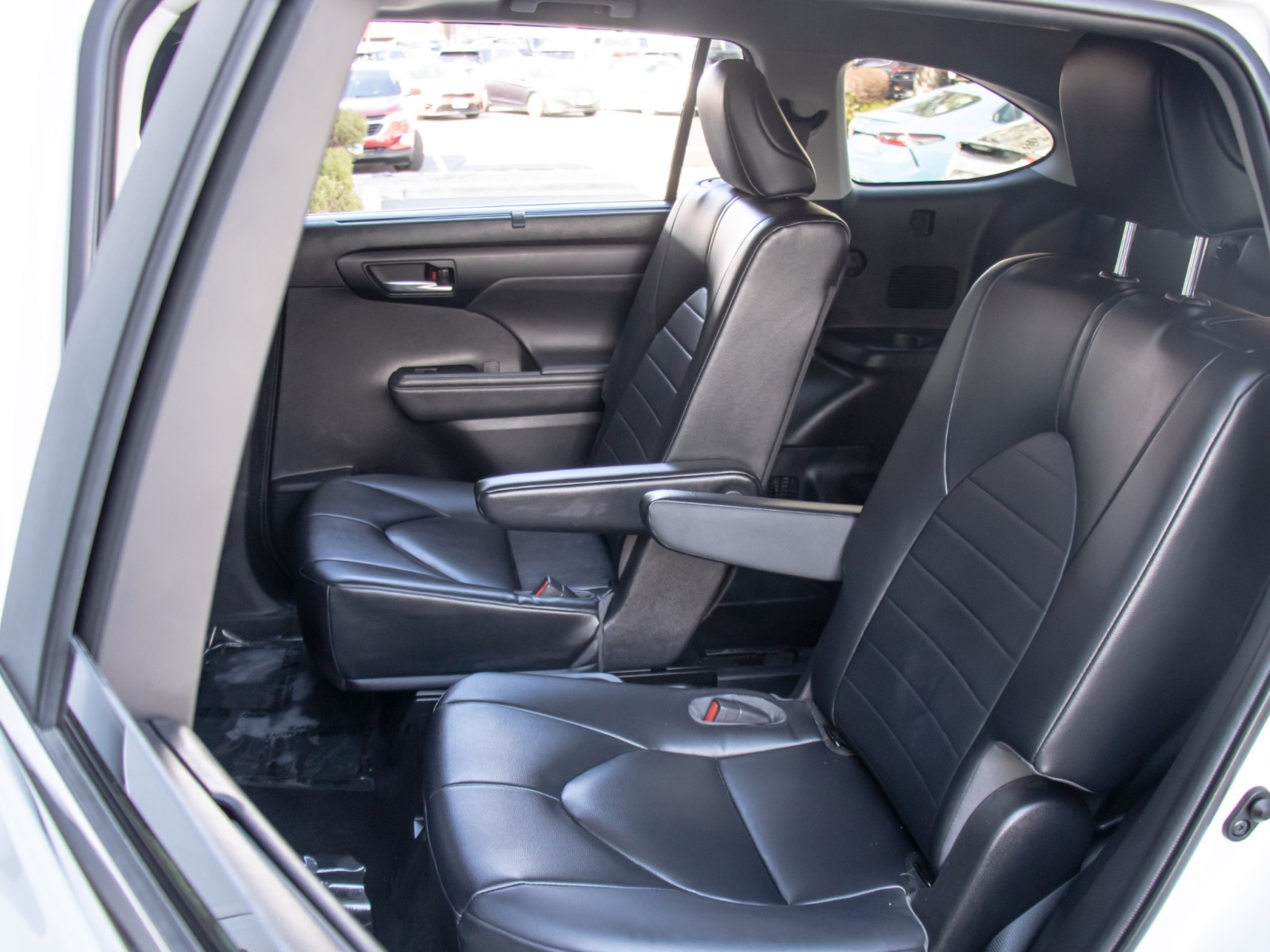 Vehicle image 22 of 26