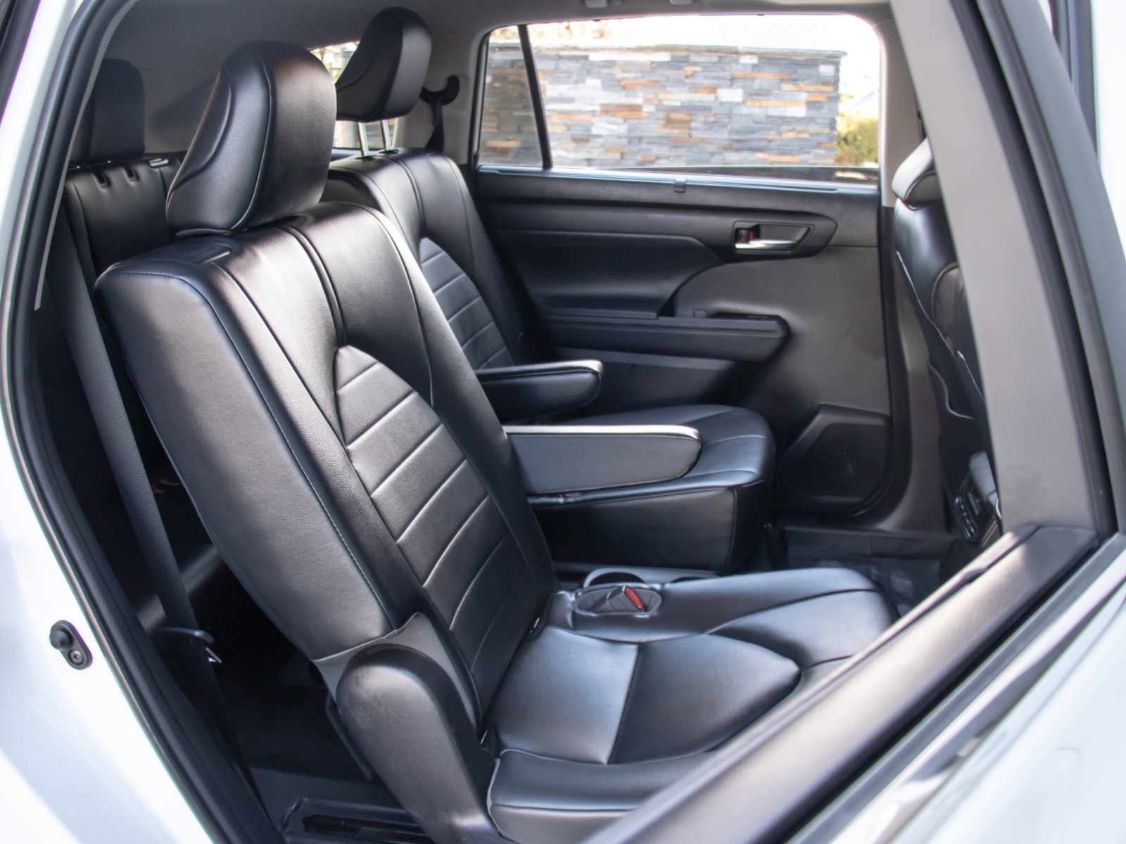 Vehicle image 23 of 26