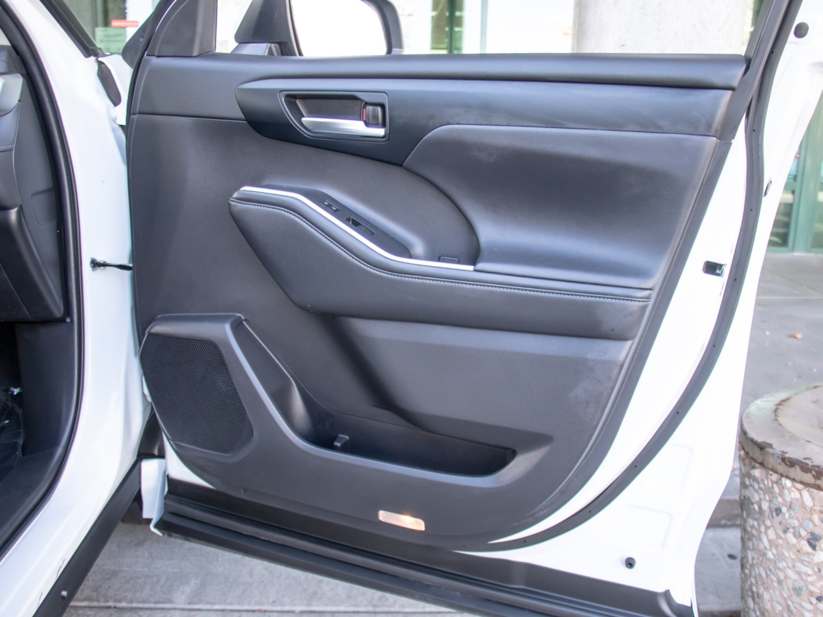 Vehicle image 20 of 26