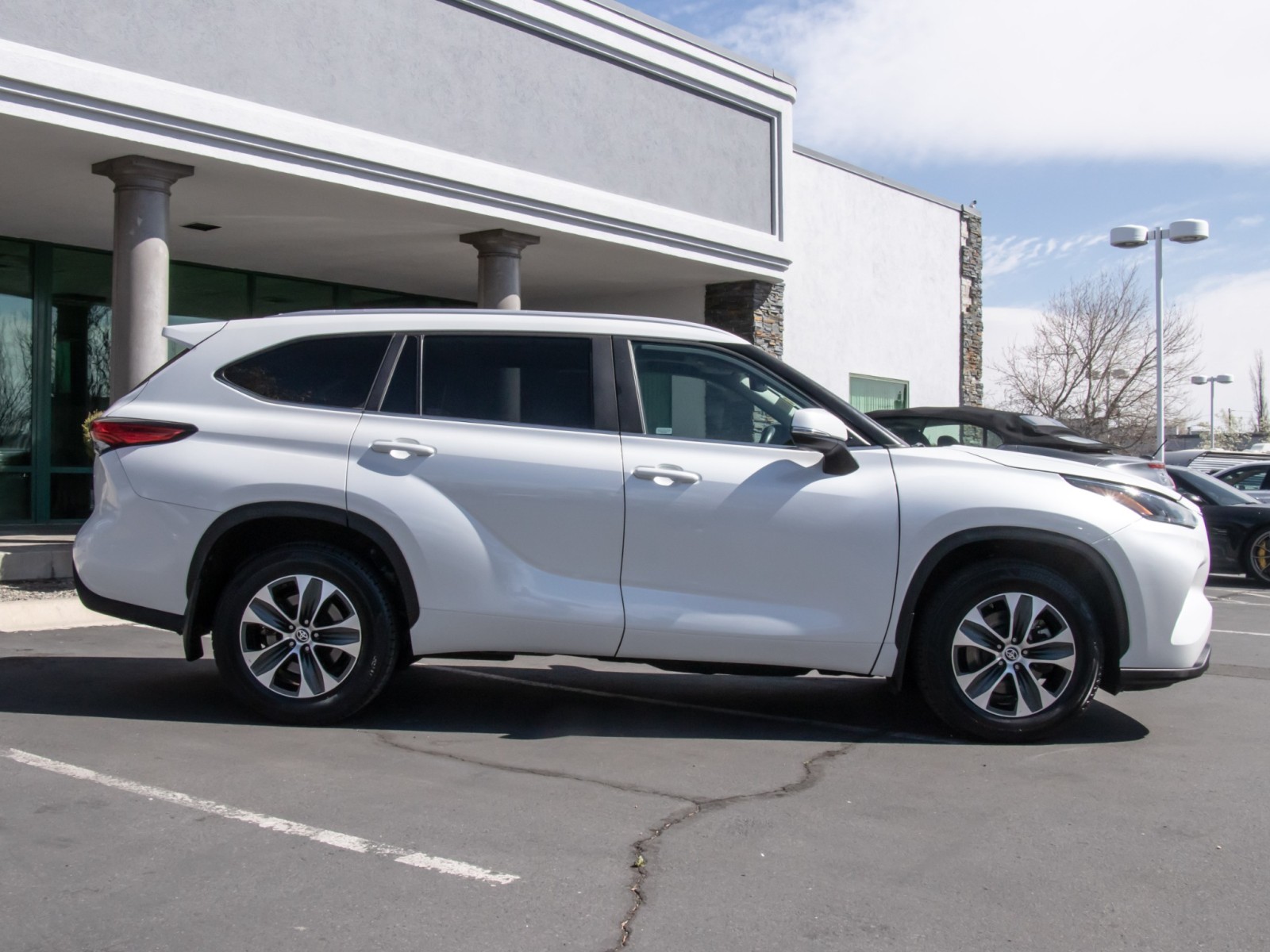 Vehicle image 4 of 26