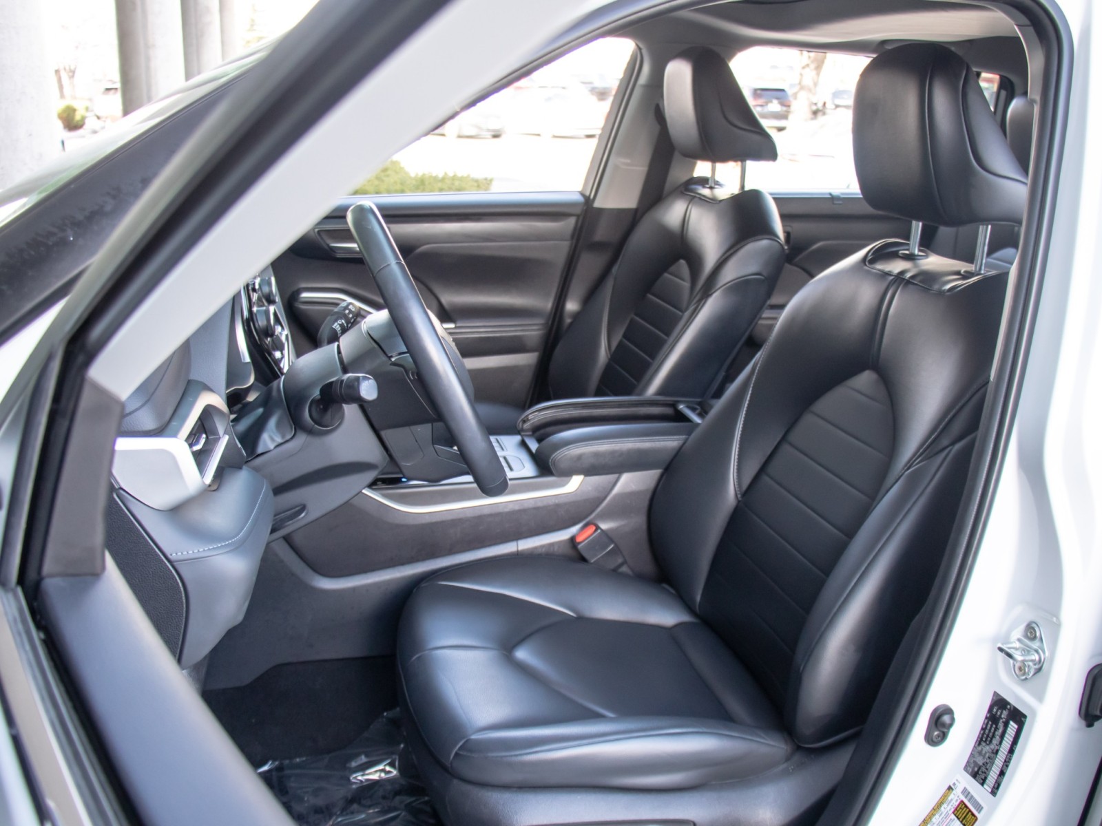 Vehicle image 10 of 26