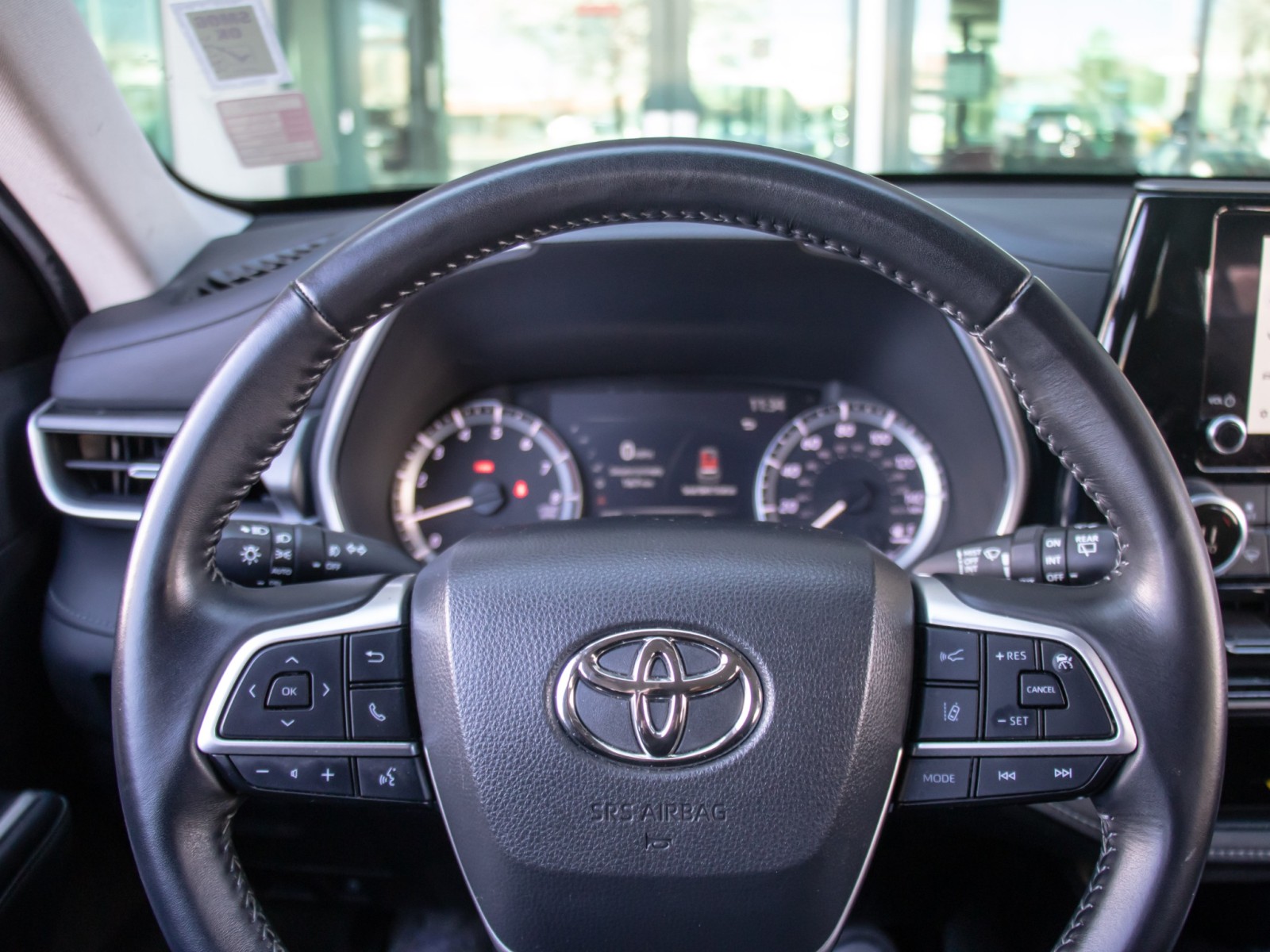 Vehicle image 13 of 26