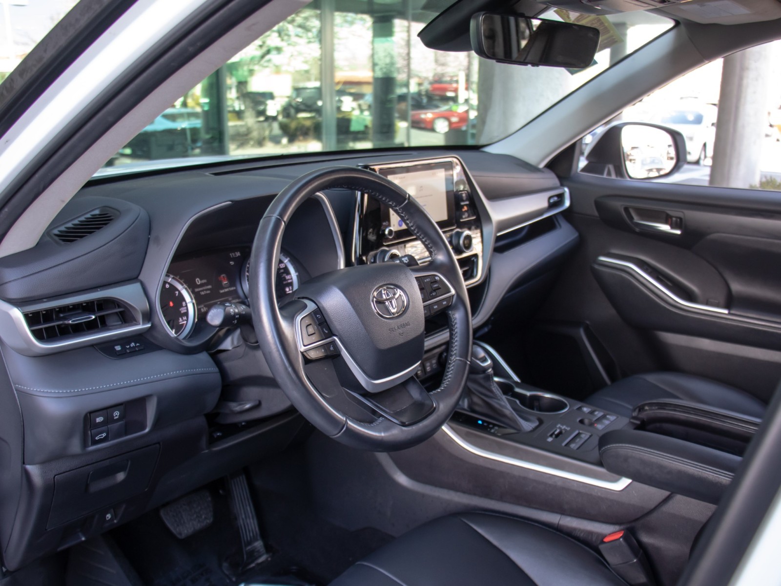 Vehicle image 11 of 26