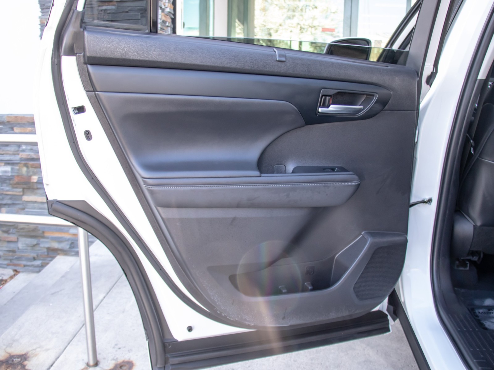 Vehicle image 21 of 26