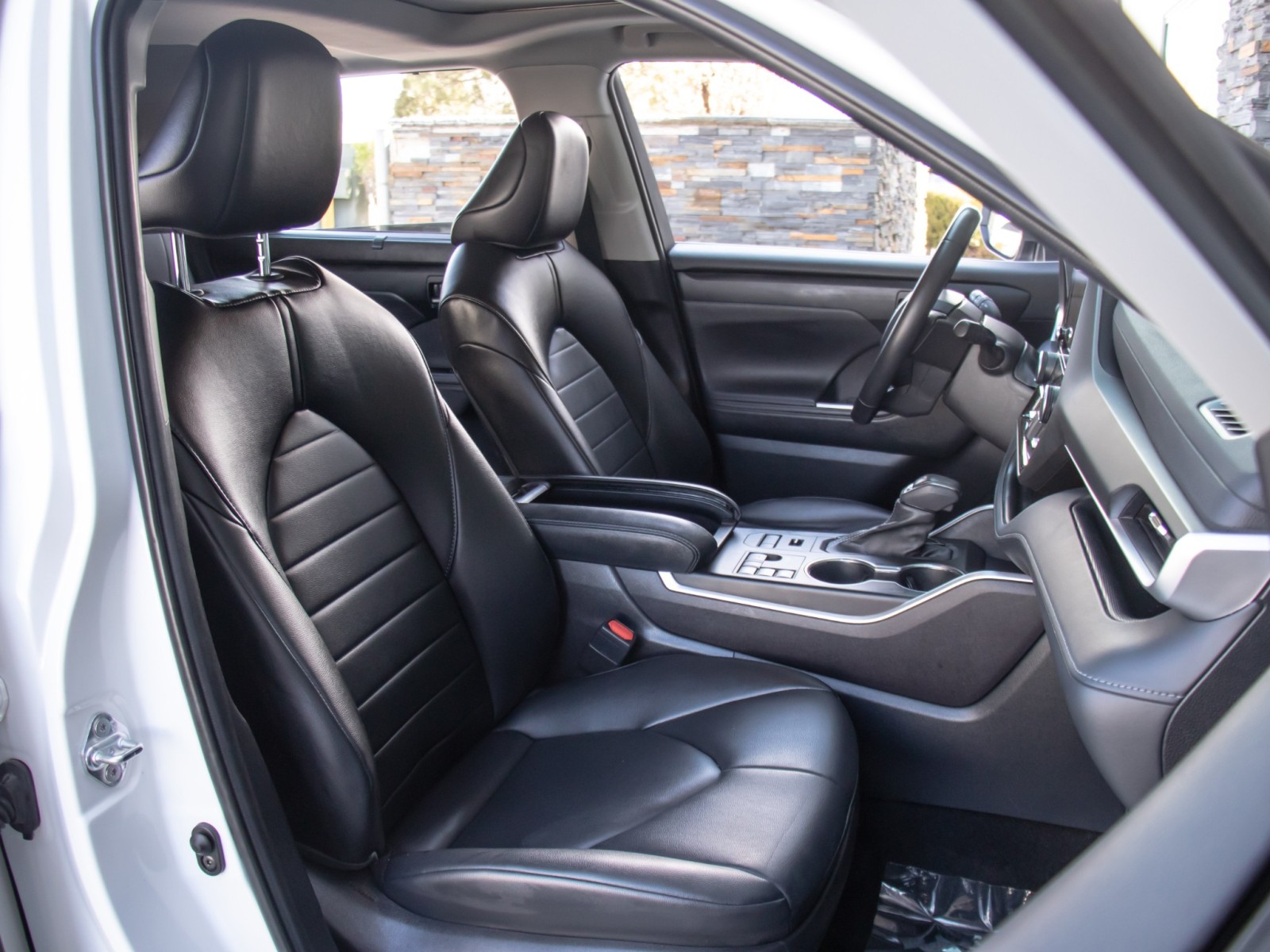 Vehicle image 19 of 26