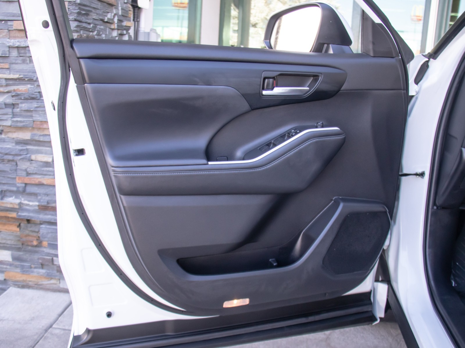 Vehicle image 9 of 26