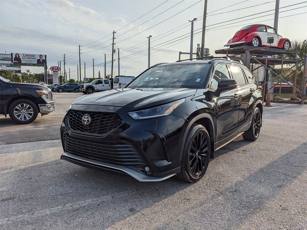 Vehicle image 2 of 39