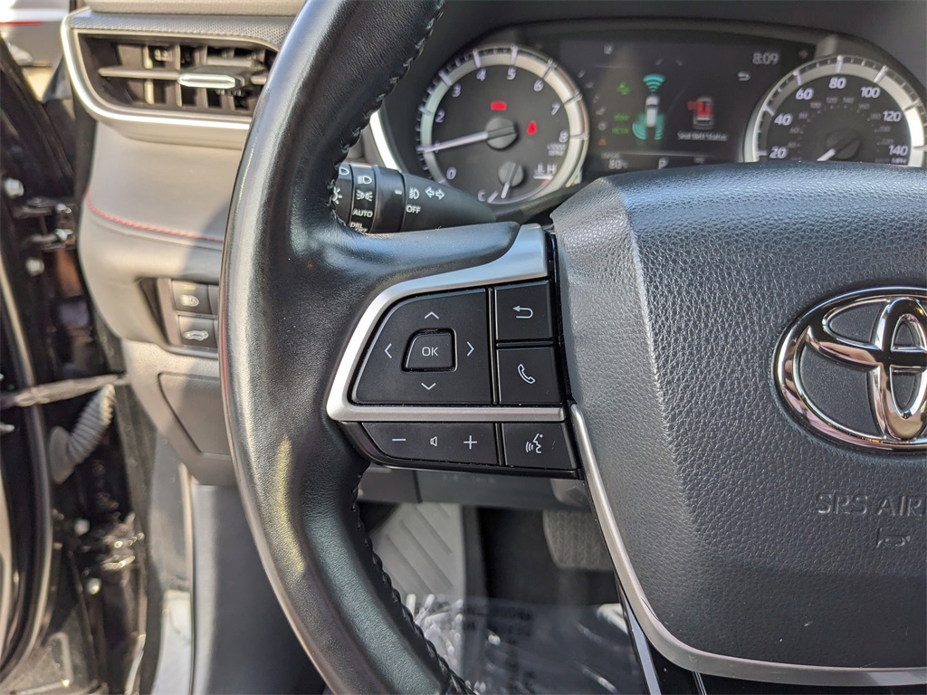 Vehicle image 33 of 39