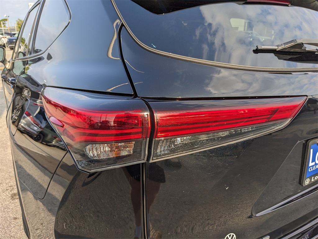 Vehicle image 11 of 39