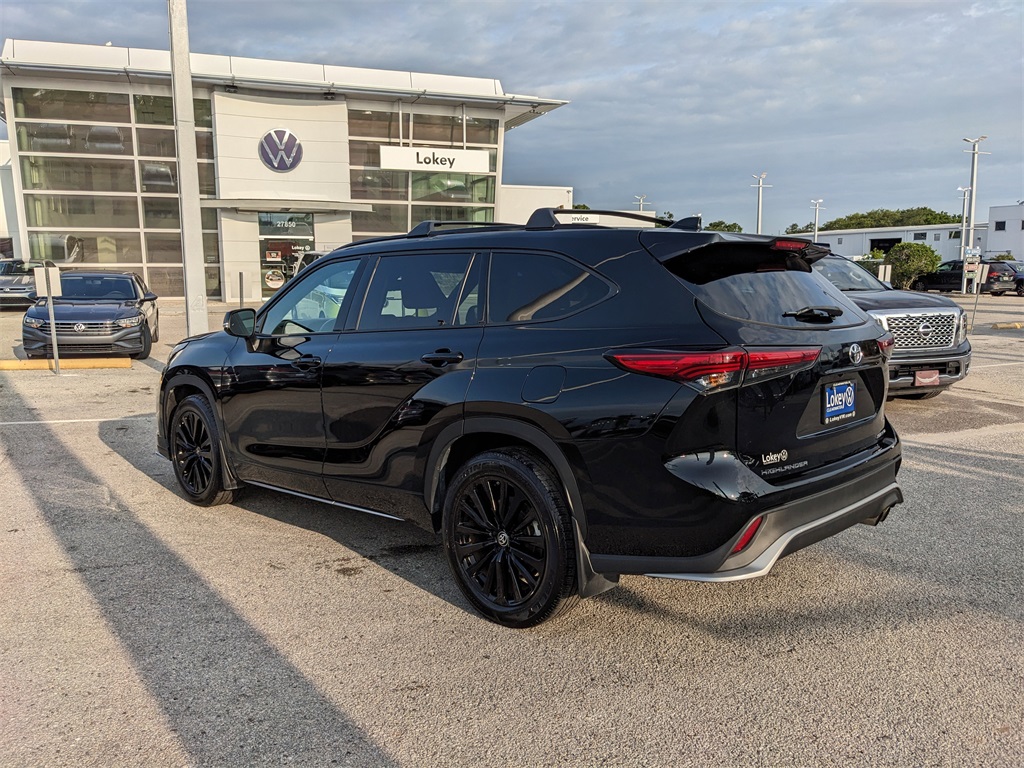 Vehicle image 7 of 39