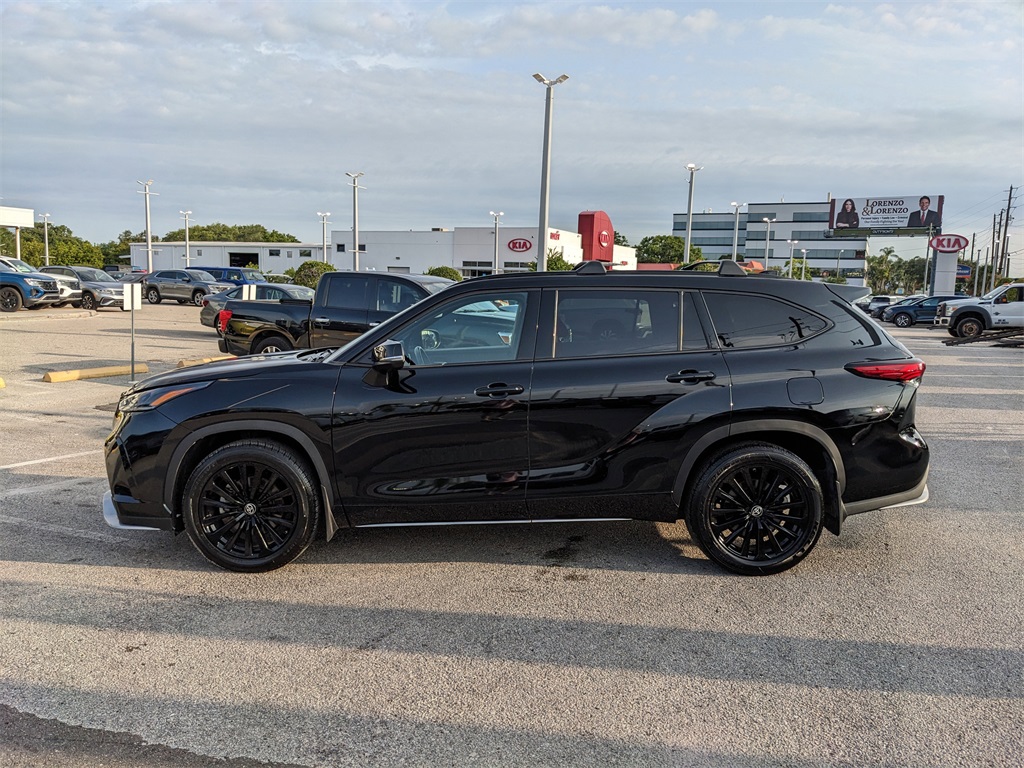 Vehicle image 8 of 39