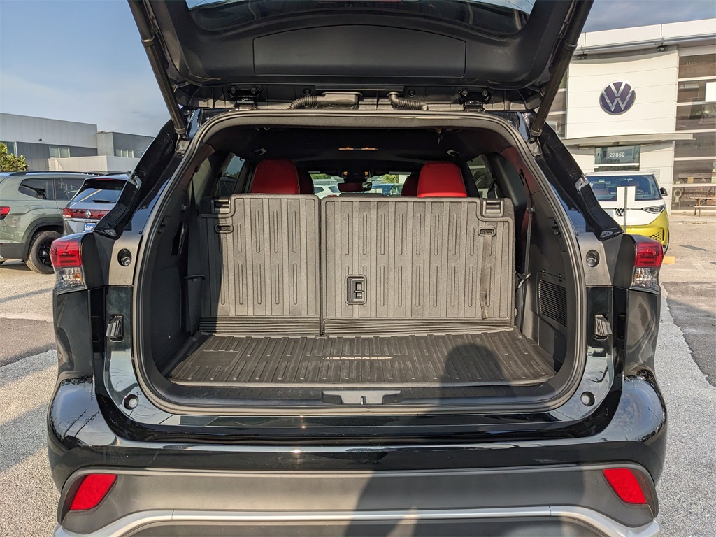 Vehicle image 12 of 39