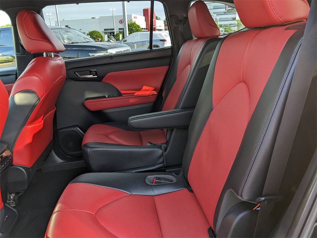 Vehicle image 20 of 39