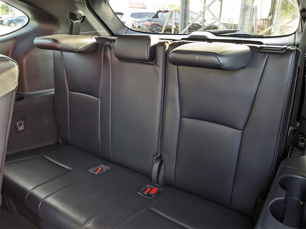 Vehicle image 21 of 39