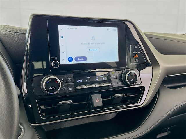 Vehicle image 13 of 20
