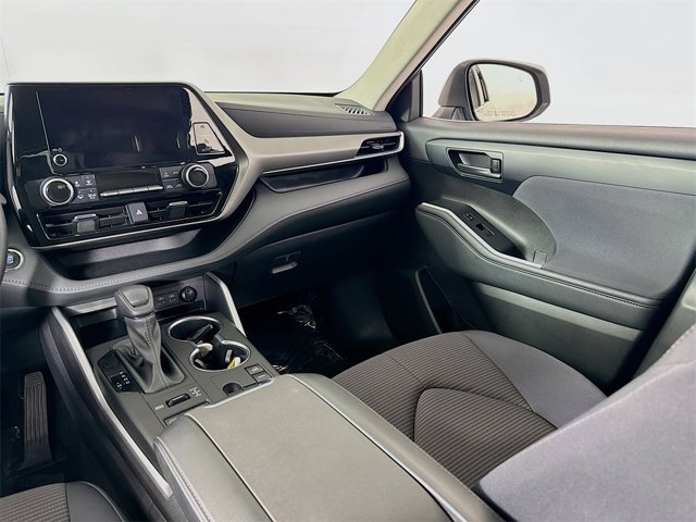 Vehicle image 17 of 20