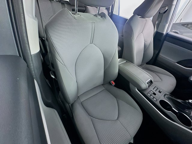 Vehicle image 27 of 31
